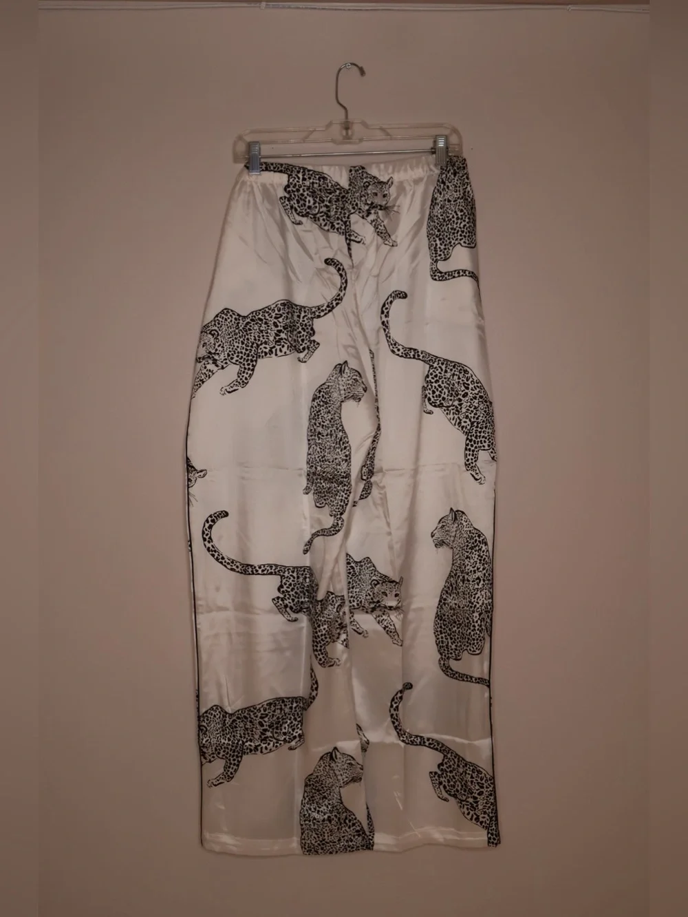 Victoria’s Secret Silky Ivory Leopard Print Pajama Set XL - Picture 6 of 8